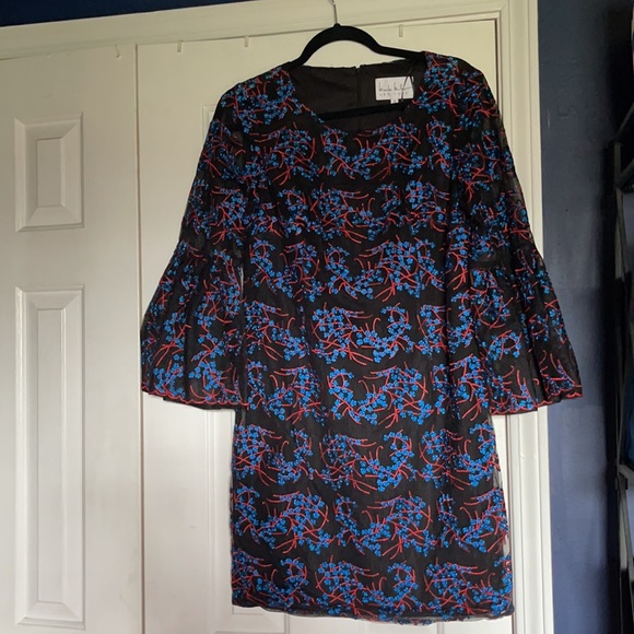 BNWT NICOLE MILLER LACE BELL SLEEVE SHEATH DRESS - Picture 3 of 6